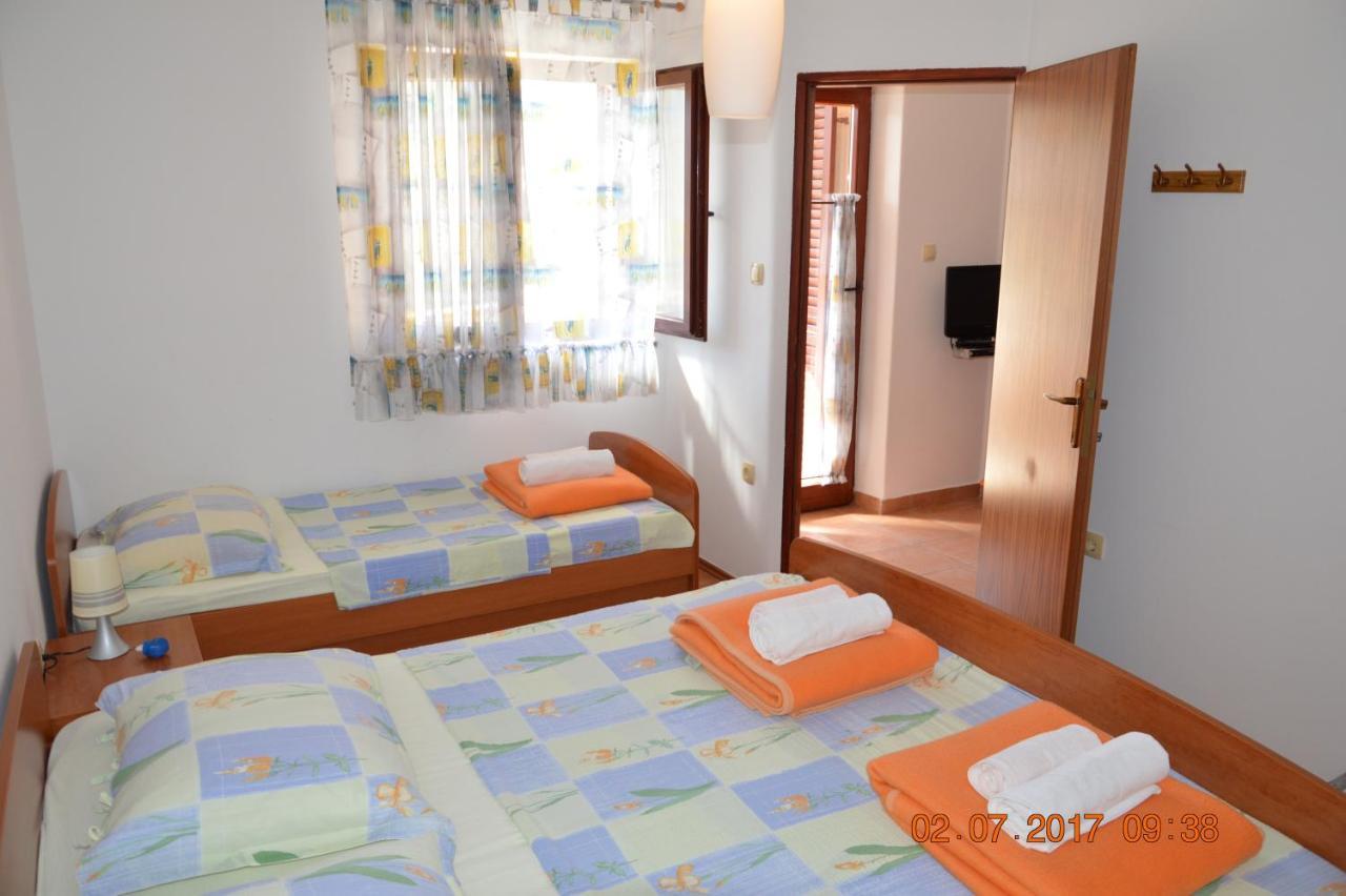 Apartments And Rooms By The Sea Jakisnica, Pag - 4160 Лун Экстерьер фото