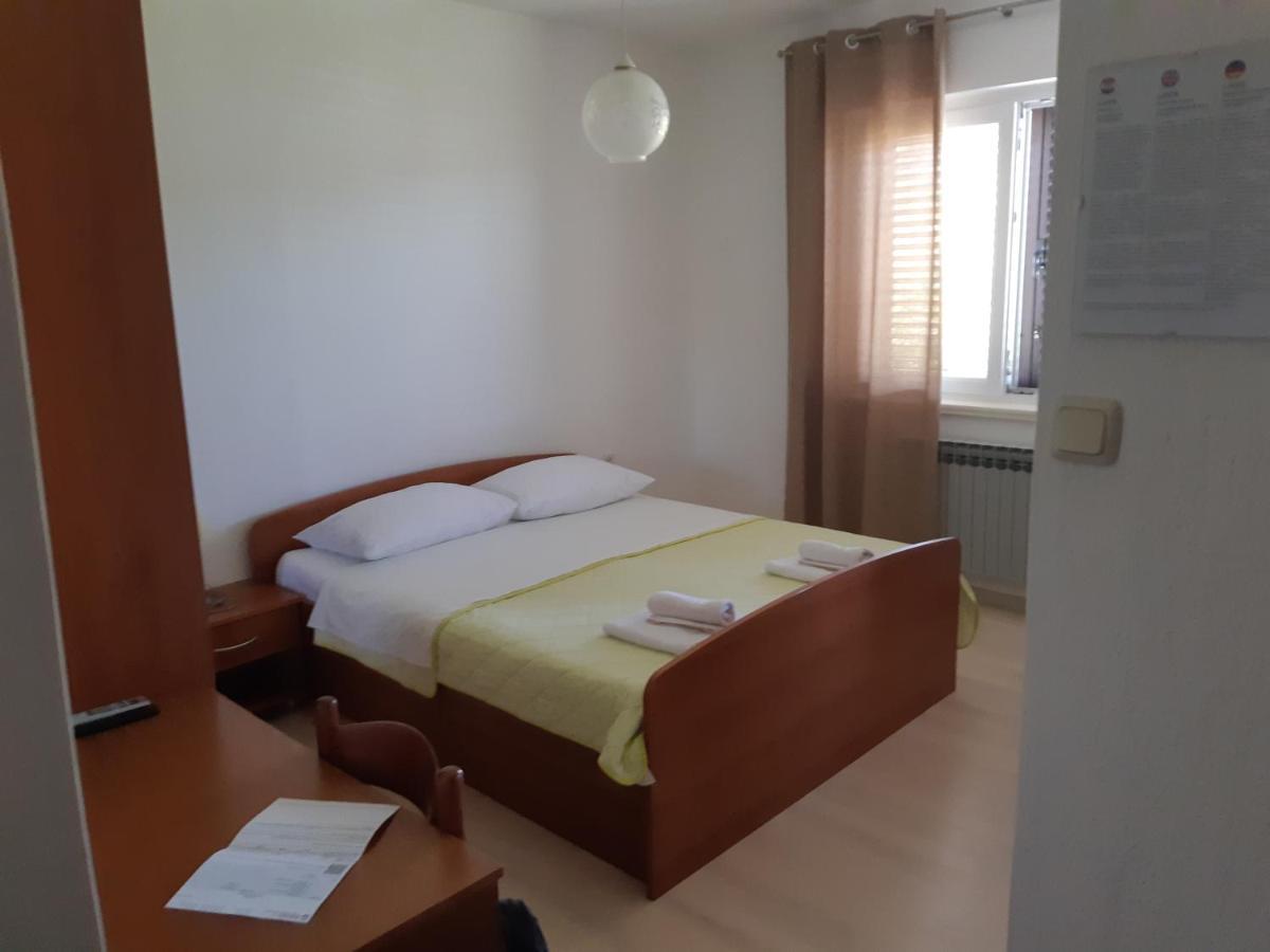 Apartments And Rooms By The Sea Jakisnica, Pag - 4160 Лун Экстерьер фото